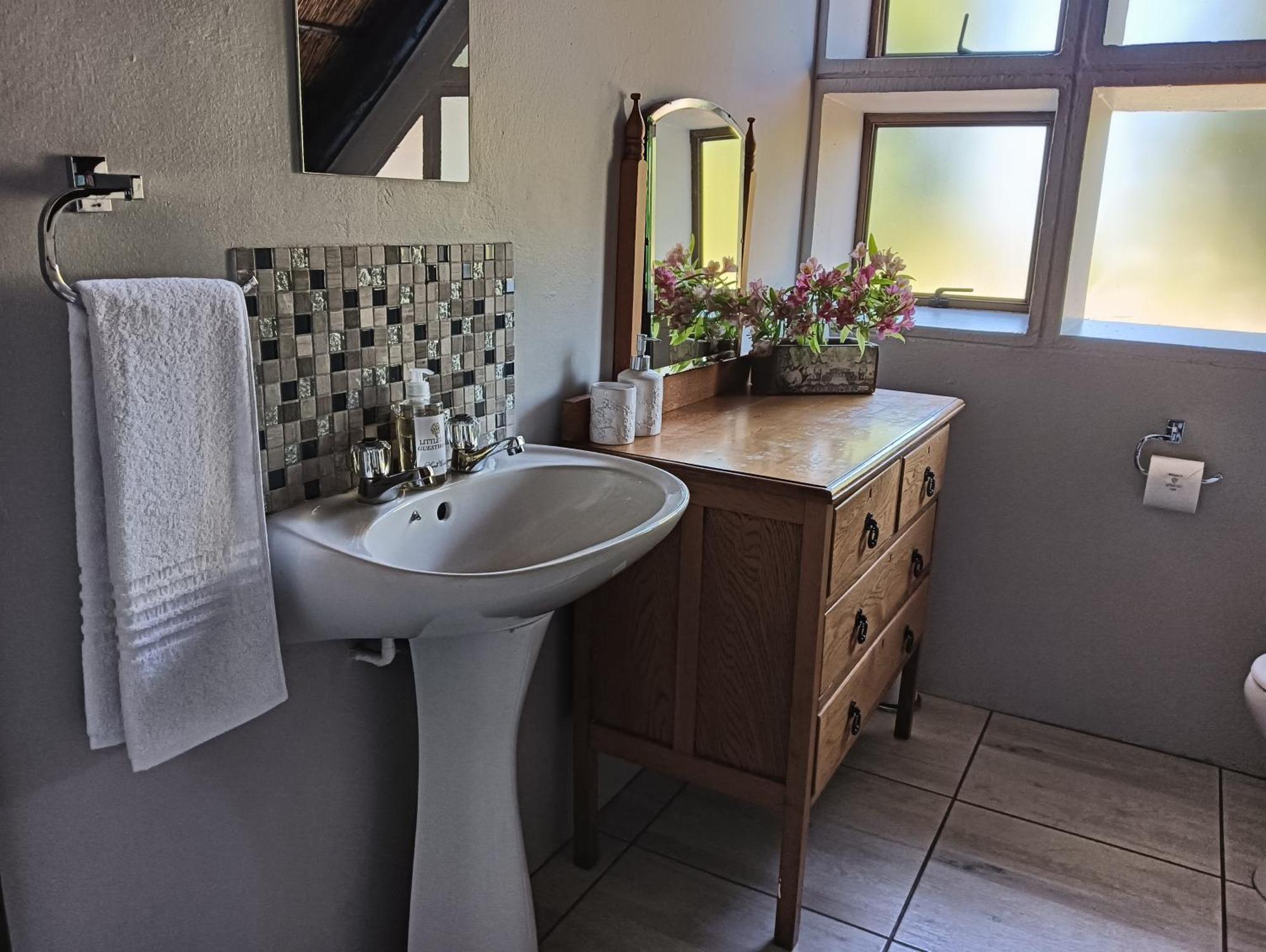Uitenhage Little Tree Loft 2 B&B 외부 사진